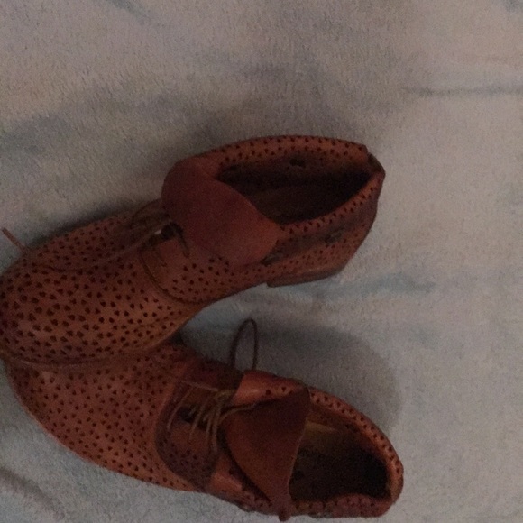 Shoes - Picture 2 of 4